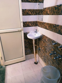 Singh Hotel And Resorts,,2 star