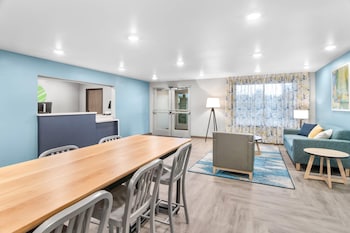 Woodspring Suites Elkhart,,3 star