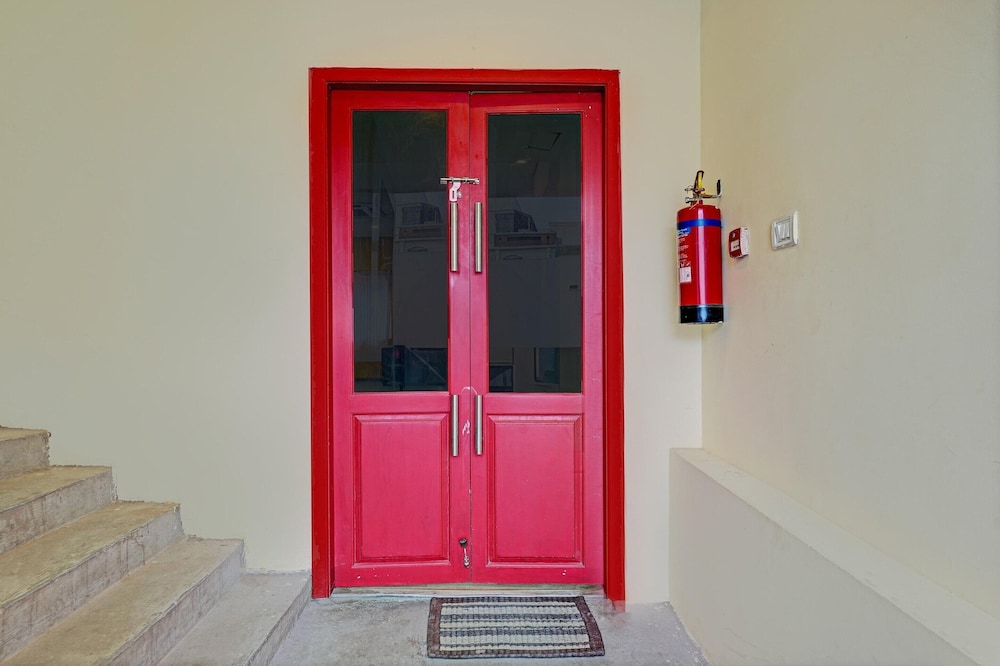 spacious comfort stays at ramamurthy nagar