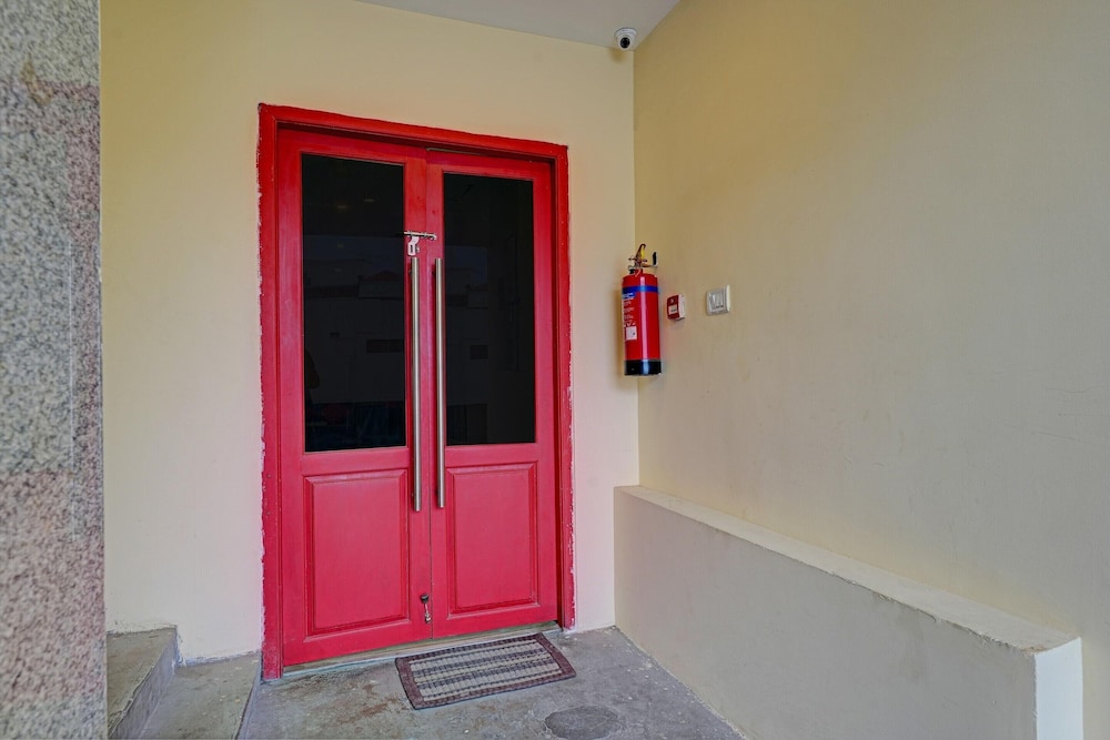 spacious comfort stays at ramamurthy nagar