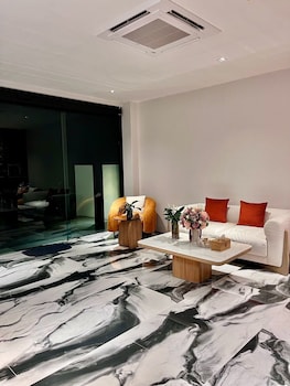 Ozone Hotel Khhanom,,2 star