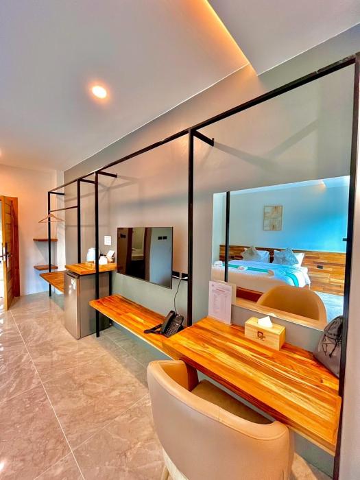 ozone hotel khhanom