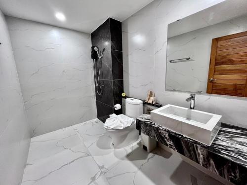 ozone hotel khhanom