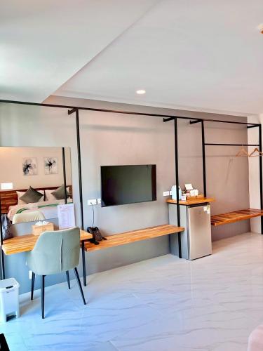 ozone hotel khhanom