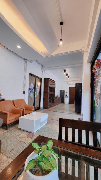 jonah hotel