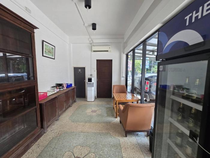 jonah hotel