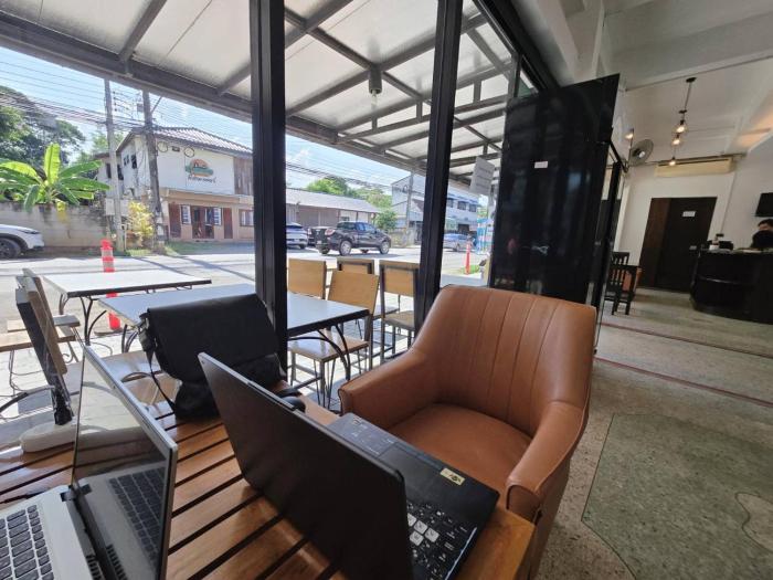 jonah hotel