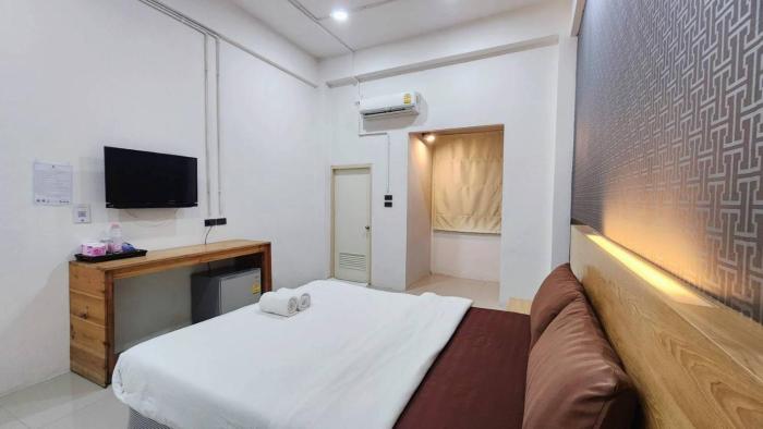 jonah hotel