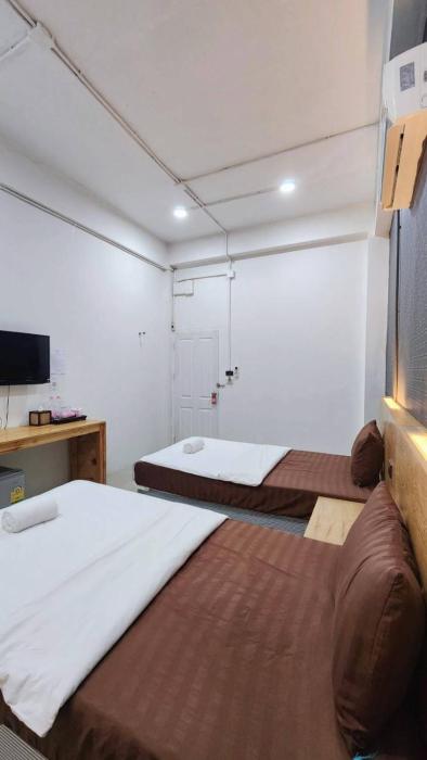 jonah hotel