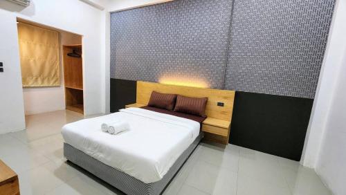 jonah hotel