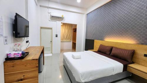 jonah hotel