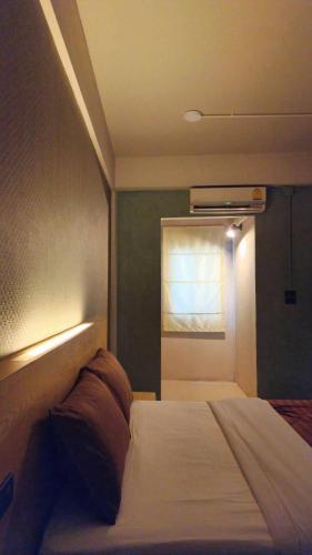 jonah hotel