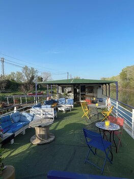 Péniche Le Pescalune - Chambre D'hotes,,1 star