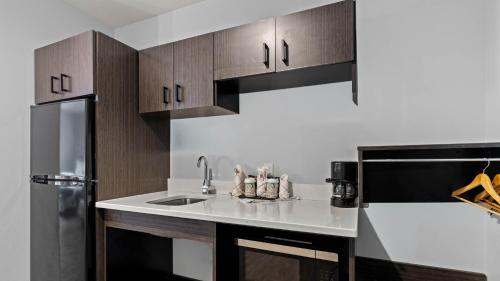 studio 6 richmond airport