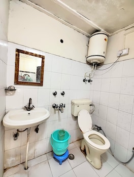 hotel lake view mall road near lake