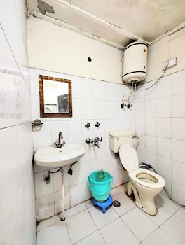 hotel lake view mall road near lake