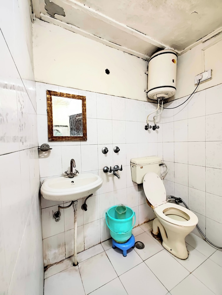 hotel lake view mall road near lake