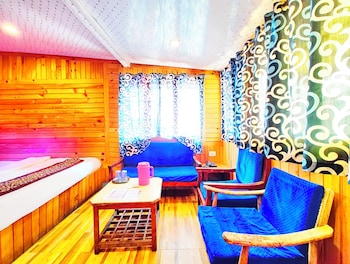 hotel lake view mall road near lake