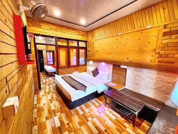 hotel lake view mall road near lake