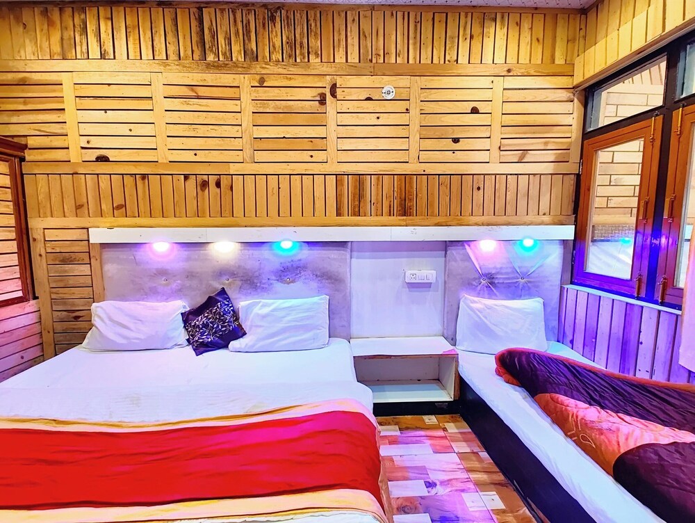 hotel lake view mall road near lake