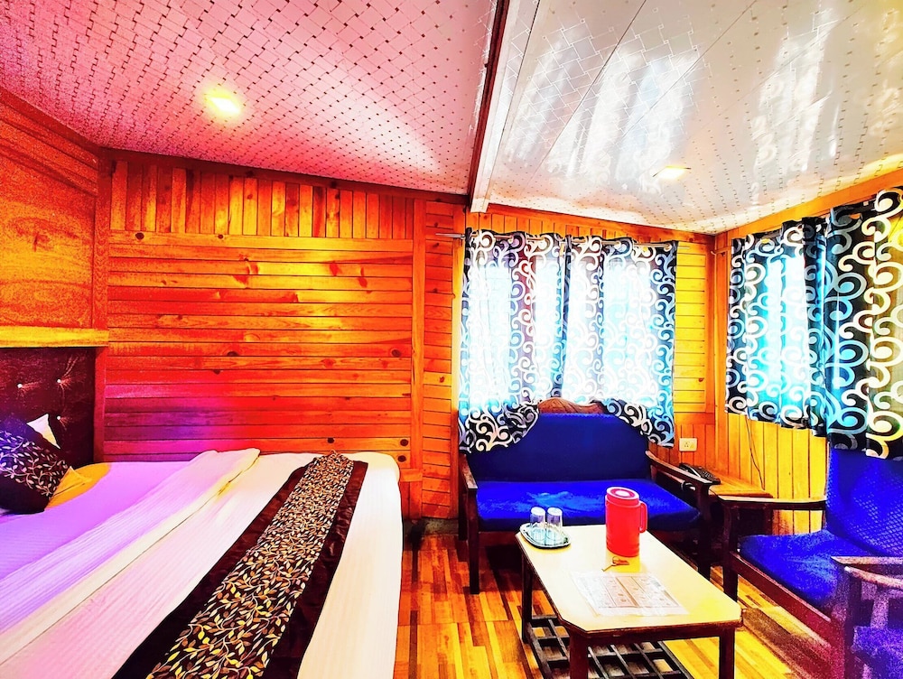 hotel lake view mall road near lake