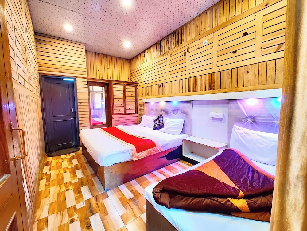 hotel lake view mall road near lake