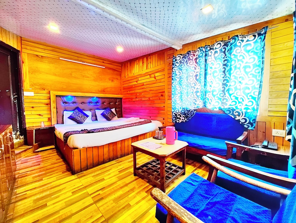 hotel lake view mall road near lake