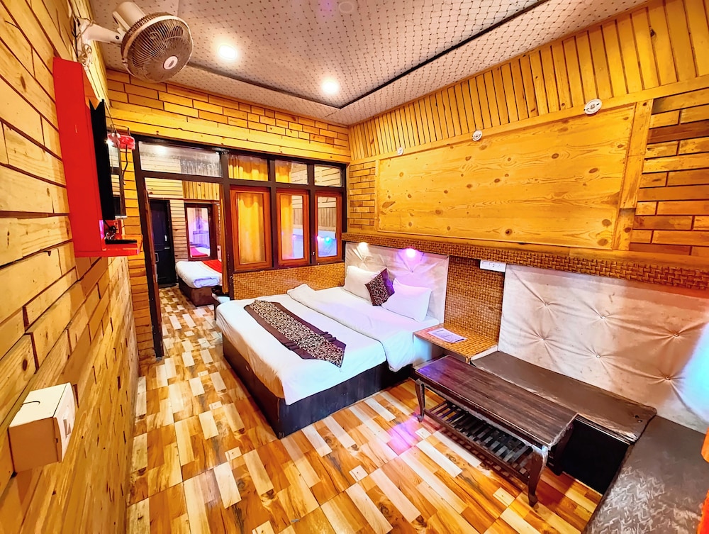 hotel lake view mall road near lake