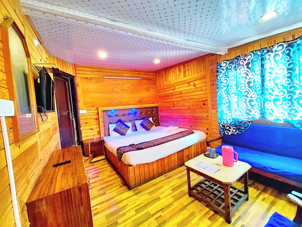 hotel lake view mall road near lake