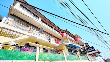 hotel lake view mall road near lake