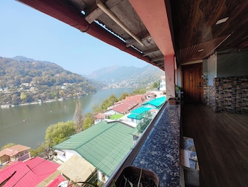 hotel lake view mall road near lake