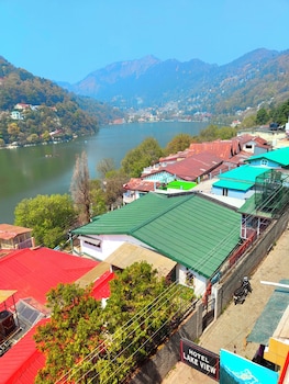 hotel lake view mall road near lake