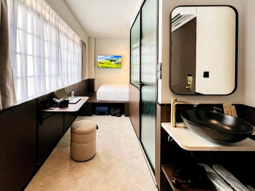 coliwoo hotel kampong glam