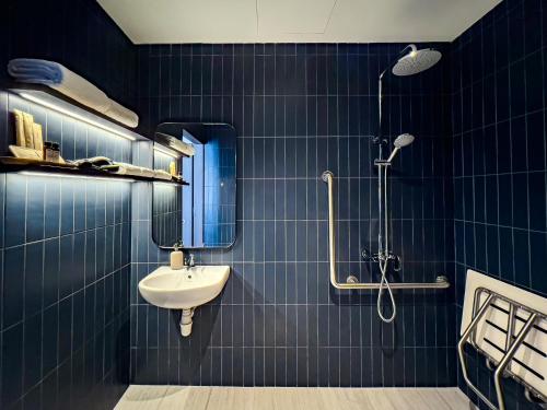 coliwoo hotel kampong glam