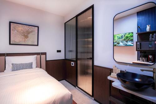 coliwoo hotel kampong glam