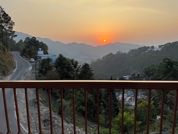 hillcrest valley ranikhet