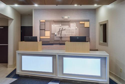 Holiday Inn Express Hotel & Suites Swansea By Ihg,Providence>>Bristol,4 star