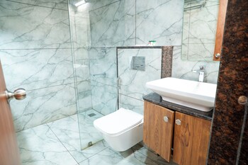 hotel the pearl shine