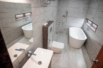 hotel the pearl shine