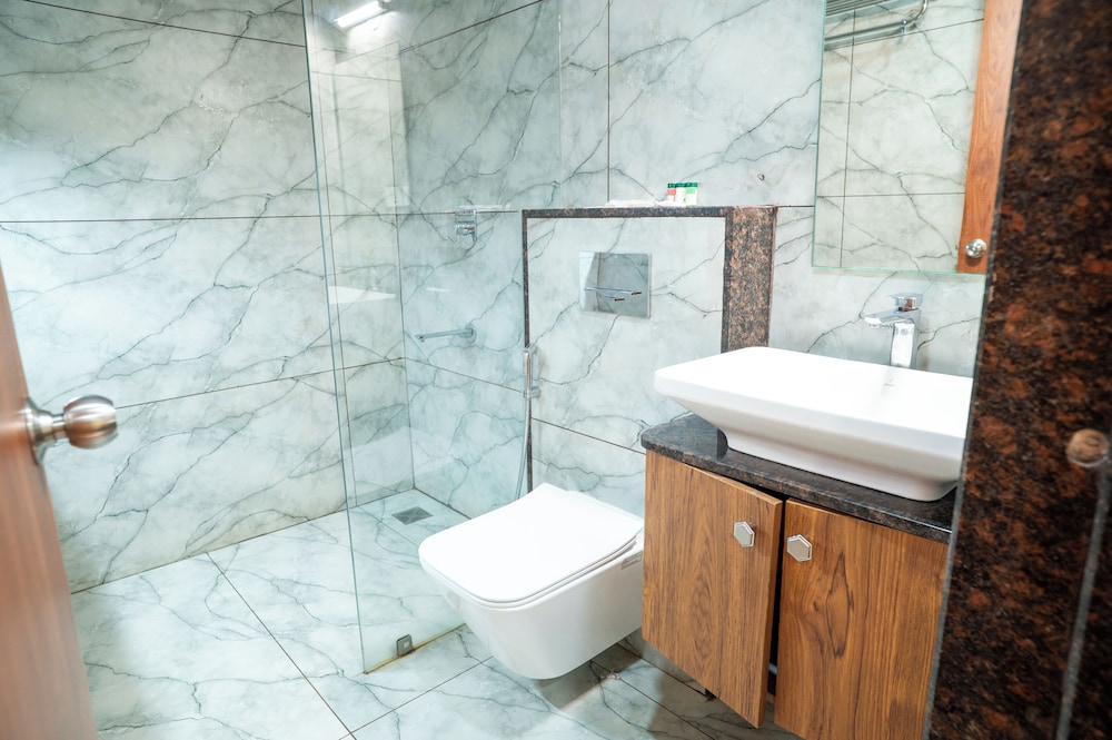 hotel the pearl shine