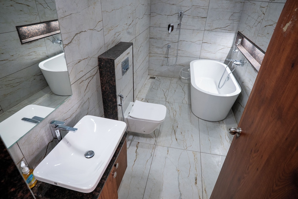 hotel the pearl shine