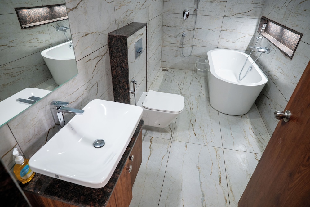 hotel the pearl shine