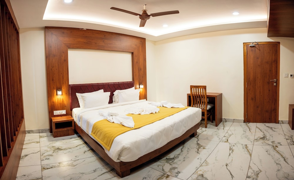 hotel the pearl shine