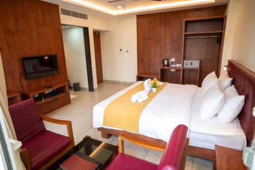 hotel the pearl shine