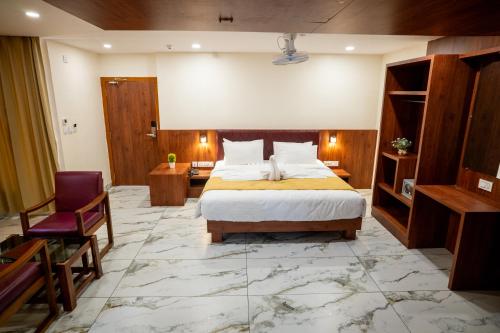 hotel the pearl shine