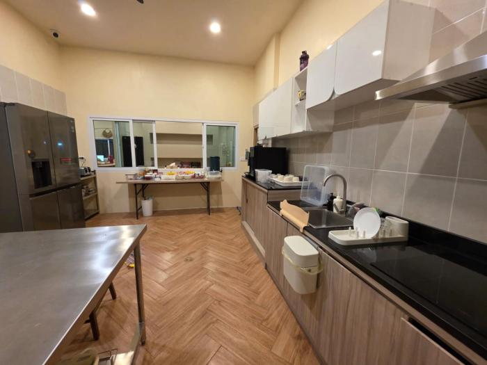 the rock patong comfort stay