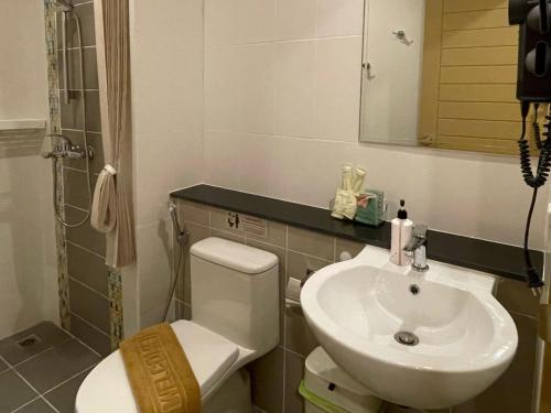 the rock patong comfort stay