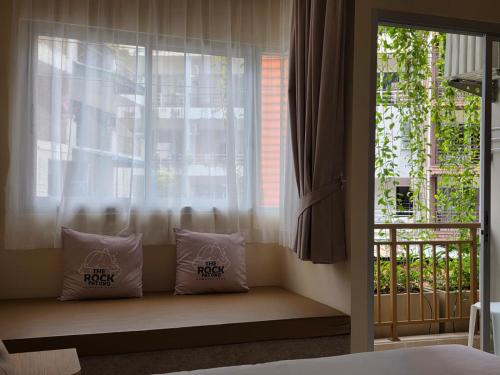 the rock patong comfort stay