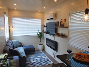 Unit 7 Napa Valley Station Stylish Stay,,2 star