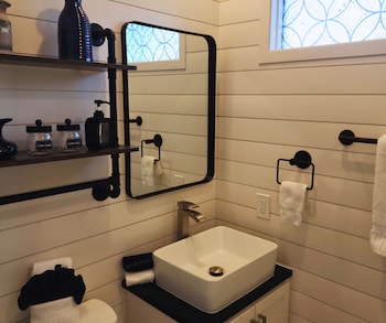 Unit 5 Porto Estacao Stylish Stay,8738 Us-290,2 star